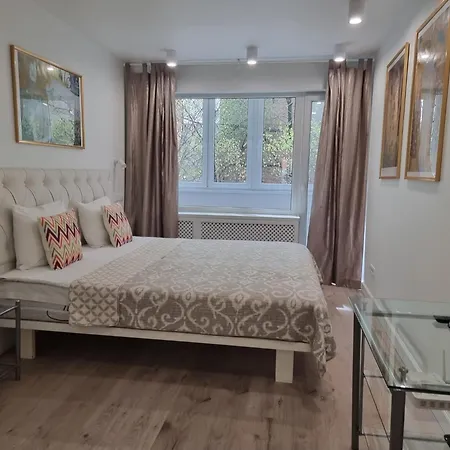 Apartment, New Renovated In Quiet Center With Balcony With Parking Apartment