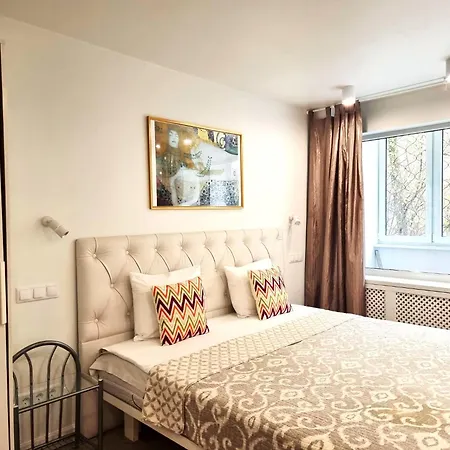 Apartment, New Renovated In Quiet Center With Balcony With Parking Riga